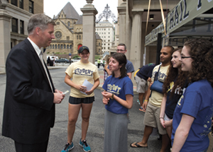 Chancellor Patrick Gallagher with members of Pitt’s Student Alumni Association during a previous year’s Orientation Week.